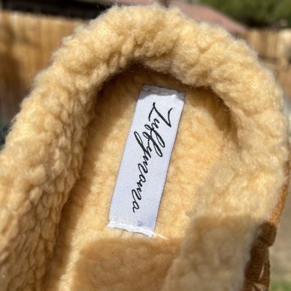 Men’s Cozy Slippers in Tan - Picture 2 of 9